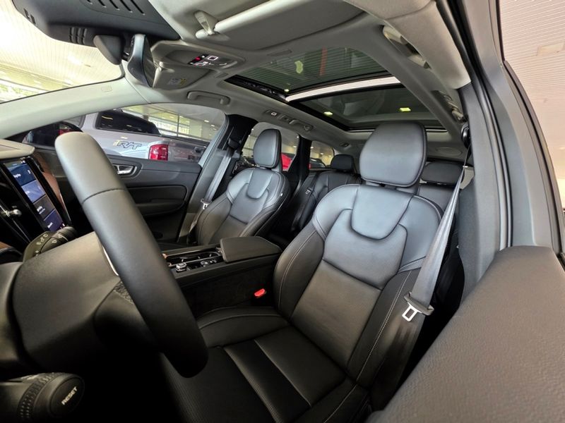 Volvo XC60 2.0 T8 RECHARGE ULTIMATE AWD GEARTRONIC 2023/2024 CARRO DEZ NOVO HAMBURGO / Carros no Vale