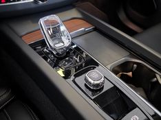 Volvo XC60 2.0 T8 RECHARGE ULTIMATE AWD GEARTRONIC 2023/2024 CARRO DEZ NOVO HAMBURGO / Carros no Vale