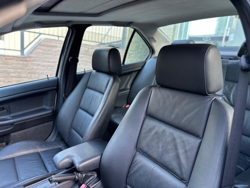 BMW 325i 2.5 SEDAN 24V GASOLINA 4P AUTOMÁTICO 1993/1993 CARRO AUTOMARCAS CAXIAS DO SUL / Carros no Vale