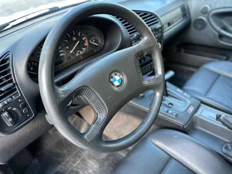 BMW 325i 2.5 SEDAN 24V GASOLINA 4P AUTOMÁTICO 1993/1993 CARRO AUTOMARCAS CAXIAS DO SUL / Carros no Vale