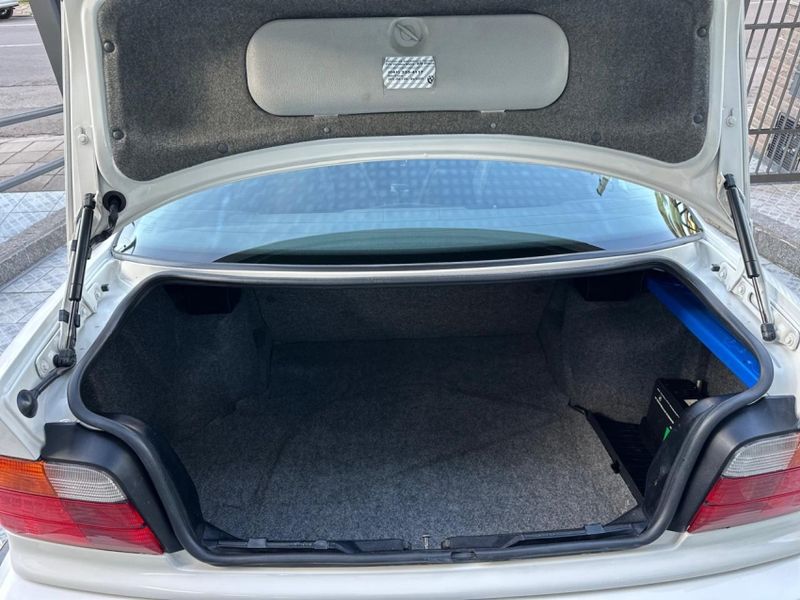 BMW 325i 2.5 SEDAN 24V GASOLINA 4P AUTOMÁTICO 1993/1993 CARRO AUTOMARCAS CAXIAS DO SUL / Carros no Vale