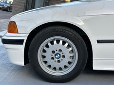 BMW 325i 2.5 SEDAN 24V GASOLINA 4P AUTOMÁTICO 1993/1993 CARRO AUTOMARCAS CAXIAS DO SUL / Carros no Vale
