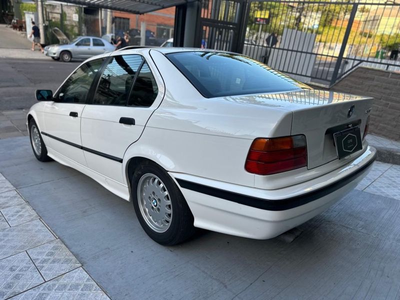 BMW 325i 2.5 SEDAN 24V GASOLINA 4P AUTOMÁTICO 1993/1993 CARRO AUTOMARCAS CAXIAS DO SUL / Carros no Vale