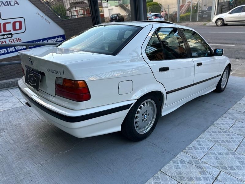 BMW 325i 2.5 SEDAN 24V GASOLINA 4P AUTOMÁTICO 1993/1993 CARRO AUTOMARCAS CAXIAS DO SUL / Carros no Vale