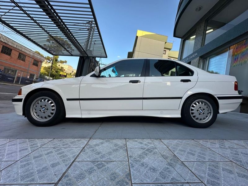 BMW 325i 2.5 SEDAN 24V GASOLINA 4P AUTOMÁTICO 1993/1993 CARRO AUTOMARCAS CAXIAS DO SUL / Carros no Vale