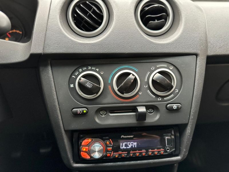 Chevrolet PRISMA 1.4 MPFI JOY 8V FLEX 4P MANUAL 2009/2010 CARRO AUTOMARCAS CAXIAS DO SUL / Carros no Vale