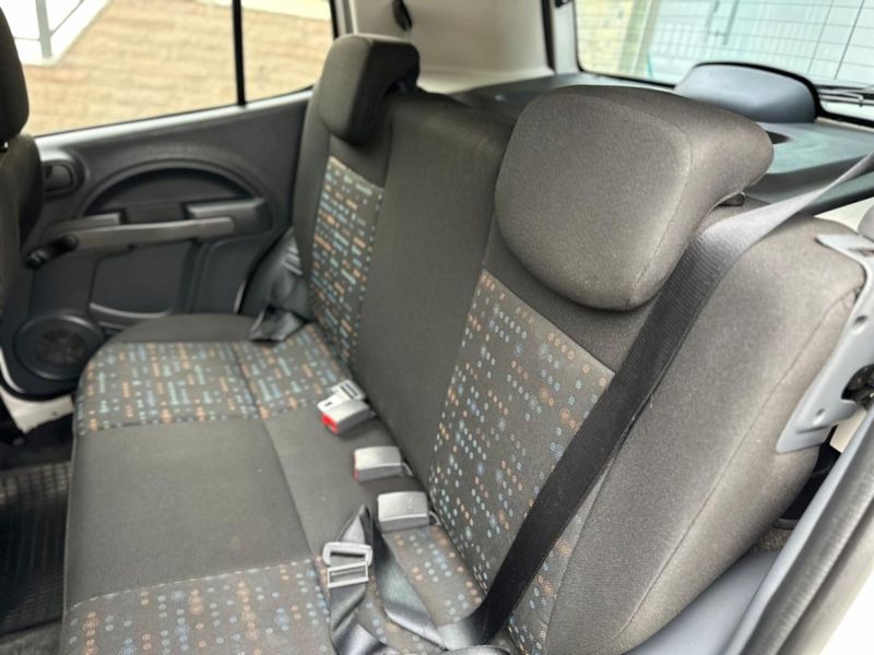 Fiat UNO 1.0 EVO VIVACE 8V FLEX 4P MANUAL 2013/2014 CARRO AUTOMARCAS CAXIAS DO SUL / Carros no Vale