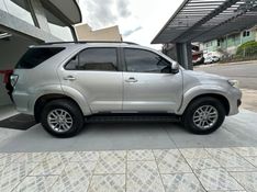 Toyota HILUX SW4 3.0 SRV 4X4 16V TURBO INTERCOOLER DIESEL 4P AUTOMÁTICO 2014/2015 CARRO AUTOMARCAS CAXIAS DO SUL / Carros no Vale