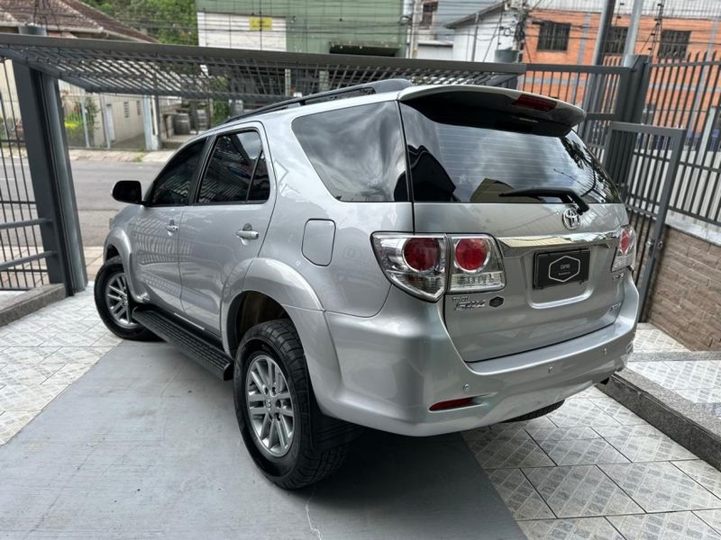 Toyota HILUX SW4 3.0 SRV 4X4 16V TURBO INTERCOOLER DIESEL 4P AUTOMÁTICO 2014/2015 CARRO AUTOMARCAS CAXIAS DO SUL / Carros no Vale Toyota HILUX SW4 3.0 SRV 4X4 16V TURBO INTERCOOLER DIESEL 4P AUTOMÁTICO 2014/2015 CARRO AUTOMARCAS CAXIAS DO SUL / Carros no Vale