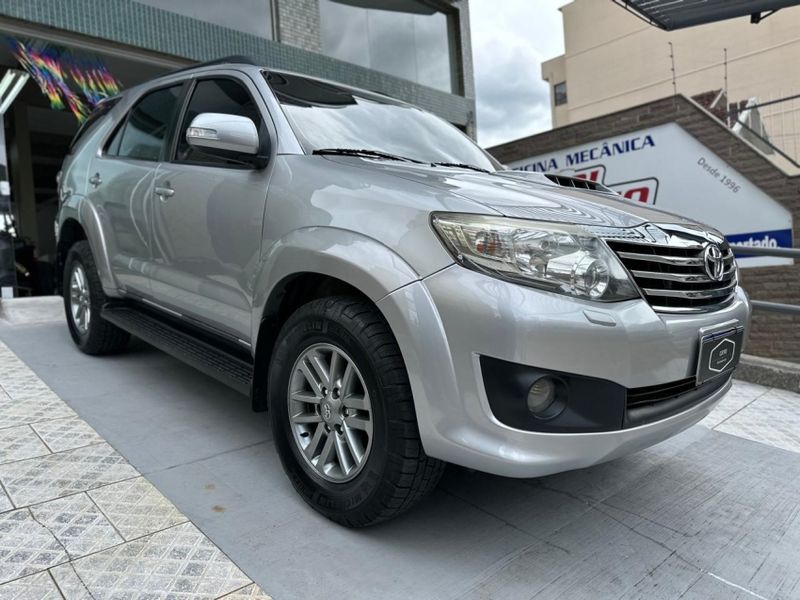 Toyota HILUX SW4 3.0 SRV 4X4 16V TURBO INTERCOOLER DIESEL 4P AUTOMÁTICO 2014/2015 CARRO AUTOMARCAS CAXIAS DO SUL / Carros no Vale Toyota HILUX SW4 3.0 SRV 4X4 16V TURBO INTERCOOLER DIESEL 4P AUTOMÁTICO 2014/2015 CARRO AUTOMARCAS CAXIAS DO SUL / Carros no Vale