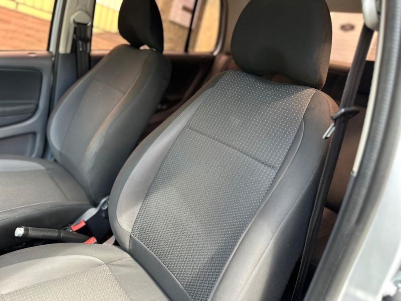 Volkswagen FOX 1.6 MSI TOTAL FLEX CONNECT 4P I-MOTION 2017/2018 CARRO AUTOMARCAS CAXIAS DO SUL / Carros no Vale