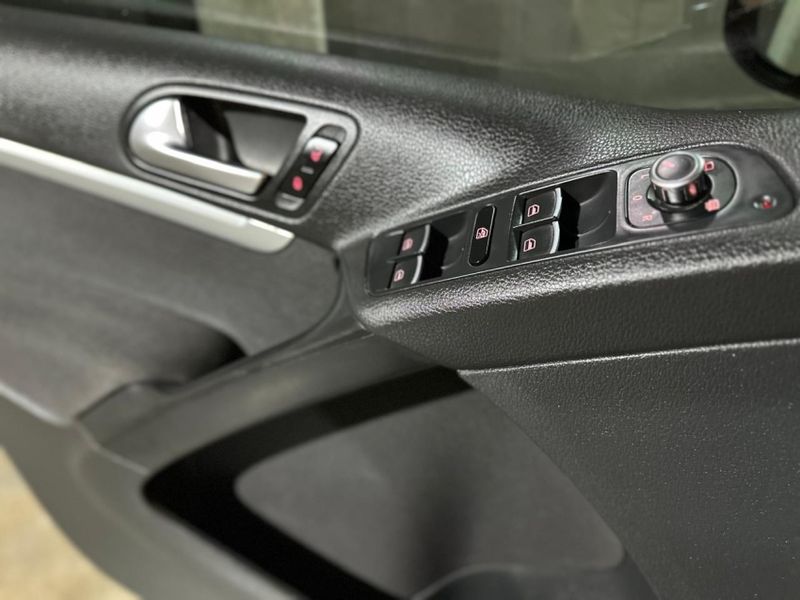 Volkswagen TIGUAN 2.0 TSI 16V TURBO GASOLINA 4P TIPTRONIC 2013/2014 CARRO AUTOMARCAS CAXIAS DO SUL / Carros no Vale