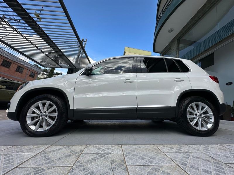 Volkswagen TIGUAN 2.0 TSI 16V TURBO GASOLINA 4P TIPTRONIC 2013/2014 CARRO AUTOMARCAS CAXIAS DO SUL / Carros no Vale
