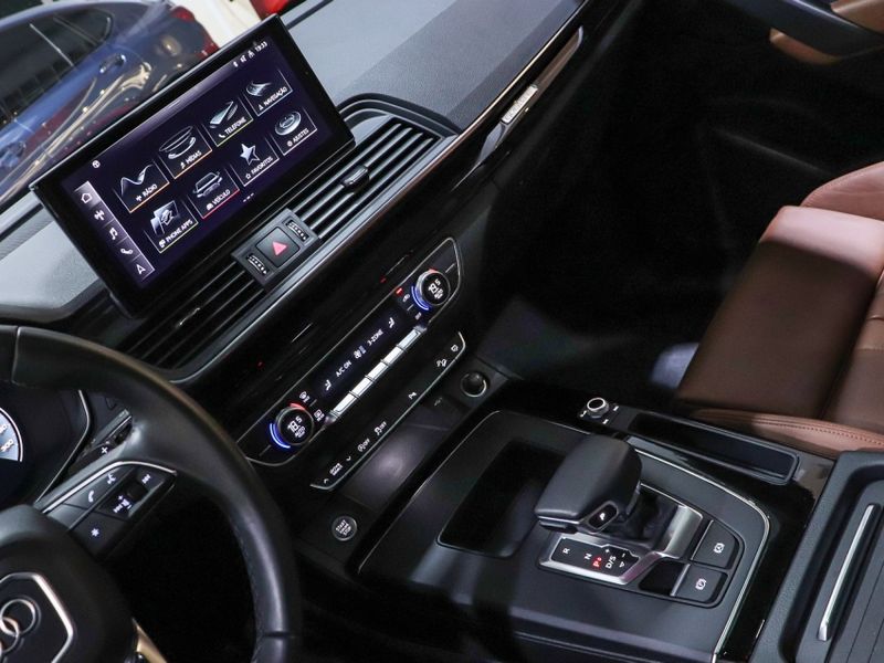 Audi Q5 2.0 45 TFSI GASOLINA S LINE BLACK QUATTRO S TRONIC 2021/2021 VIA BELLA VEÍCULOS ESPECIAIS CAXIAS DO SUL / Carros no Vale