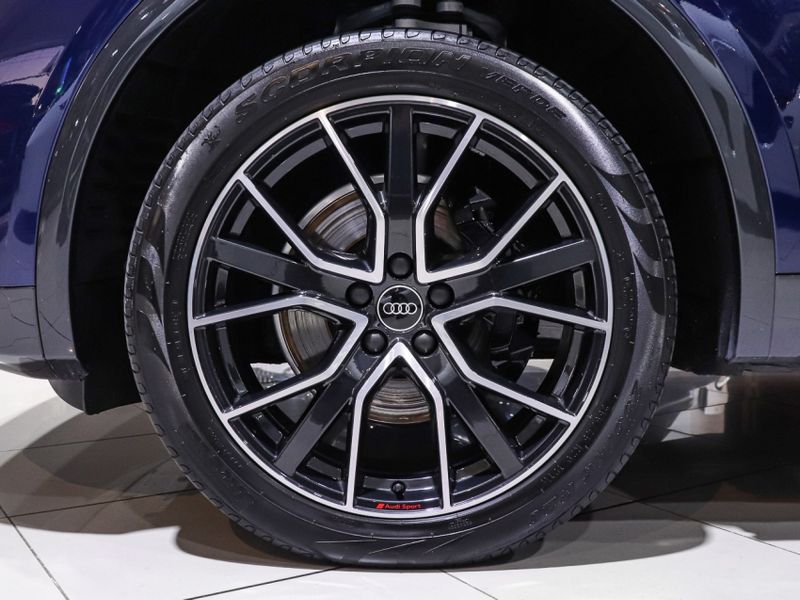 Audi Q5 2.0 45 TFSI GASOLINA S LINE BLACK QUATTRO S TRONIC 2021/2021 VIA BELLA VEÍCULOS ESPECIAIS CAXIAS DO SUL / Carros no Vale