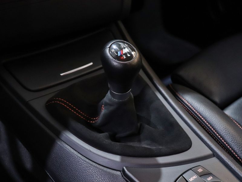 BMW 1 M 3.0 COUPÉ 24V GASOLINA BI-TURBO 2P MANUAL 2011/2012 VIA BELLA VEÍCULOS ESPECIAIS CAXIAS DO SUL / Carros no Vale