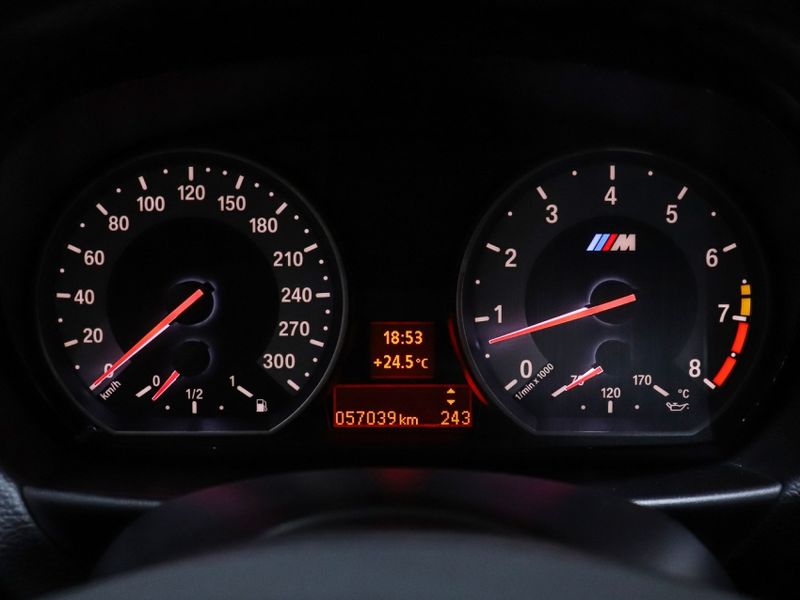 BMW 1 M 3.0 COUPÉ 24V GASOLINA BI-TURBO 2P MANUAL 2011/2012 VIA BELLA VEÍCULOS ESPECIAIS CAXIAS DO SUL / Carros no Vale