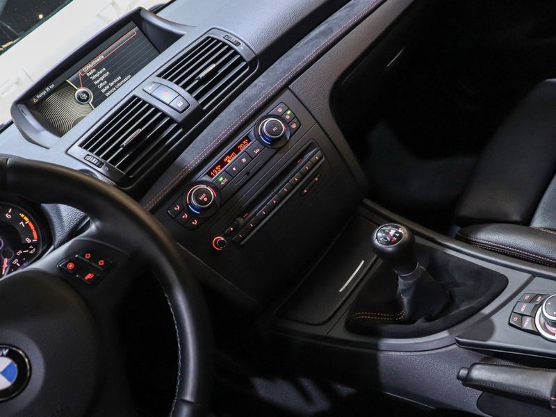 BMW 1 M 3.0 COUPÉ 24V GASOLINA BI-TURBO 2P MANUAL 2011/2012 VIA BELLA VEÍCULOS ESPECIAIS CAXIAS DO SUL / Carros no Vale