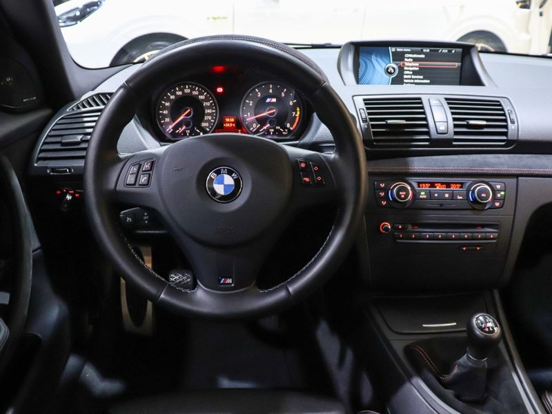 BMW 1 M 3.0 COUPÉ 24V GASOLINA BI-TURBO 2P MANUAL 2011/2012 VIA BELLA VEÍCULOS ESPECIAIS CAXIAS DO SUL / Carros no Vale