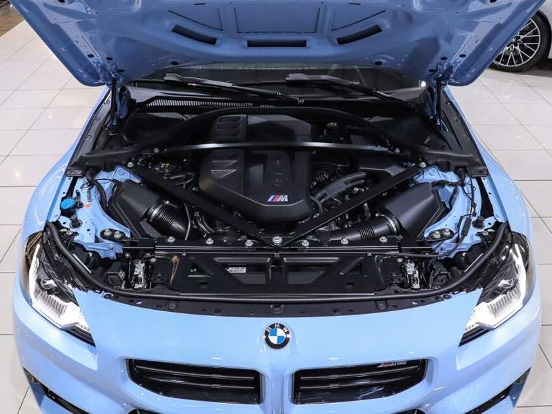 BMW M2 3.0 I6 TWINTURBO GASOLINA COUPÉ TRACK M STEPTRONIC 2024/2025 VIA BELLA VEÍCULOS ESPECIAIS CAXIAS DO SUL / Carros no Vale