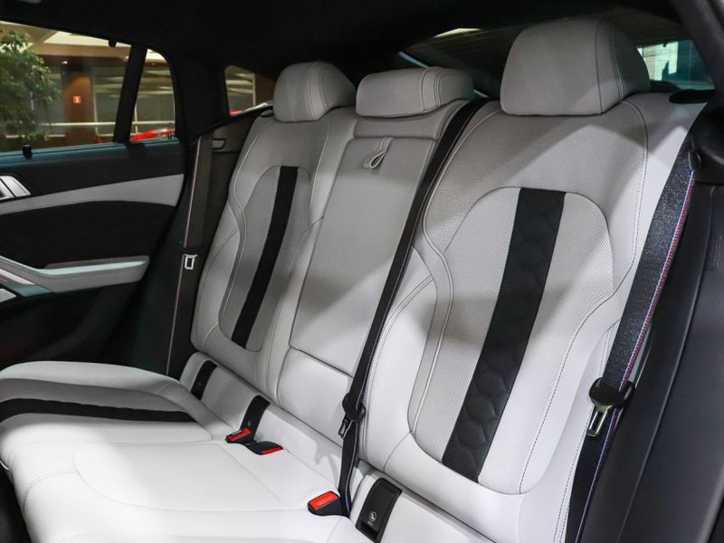 BMW X6 4.4 V8 BITURBO GASOLINA M COMPETITION AUTOMÁTICO 2022/2023 VIA BELLA VEÍCULOS ESPECIAIS CAXIAS DO SUL / Carros no Vale BMW X6 4.4 V8 BITURBO GASOLINA M COMPETITION AUTOMÁTICO 2022/2023 VIA BELLA VEÍCULOS ESPECIAIS CAXIAS DO SUL / Carros no Vale