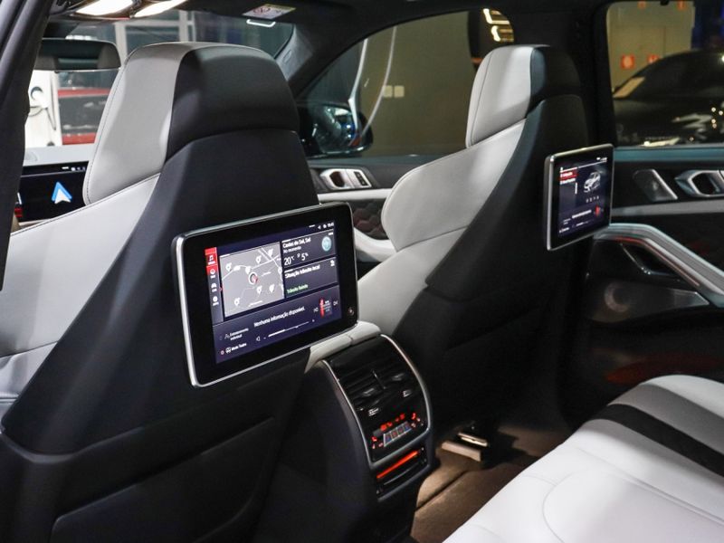 BMW X6 4.4 V8 BITURBO GASOLINA M COMPETITION AUTOMÁTICO 2022/2023 VIA BELLA VEÍCULOS ESPECIAIS CAXIAS DO SUL / Carros no Vale BMW X6 4.4 V8 BITURBO GASOLINA M COMPETITION AUTOMÁTICO 2022/2023 VIA BELLA VEÍCULOS ESPECIAIS CAXIAS DO SUL / Carros no Vale