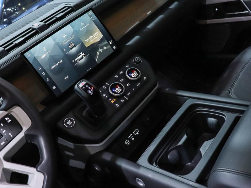 Land Rover DEFENDER 3.0 D300 TURBO DIESEL MHEV 90 HSE AWD AUTOMÁTICO 2023/2023 VIA BELLA VEÍCULOS ESPECIAIS CAXIAS DO SUL / Carros no Vale