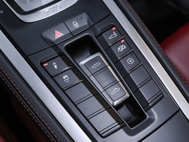 Porsche 718 2.5 16V H4 GASOLINA BOXSTER S PDK 2017/2018 VIA BELLA VEÍCULOS ESPECIAIS CAXIAS DO SUL / Carros no Vale