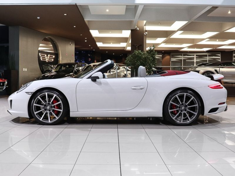 Porsche 911 3.0 24V H6 GASOLINA CARRERA CABRIOLET PDK 2017/2017 VIA BELLA VEÍCULOS ESPECIAIS CAXIAS DO SUL / Carros no Vale