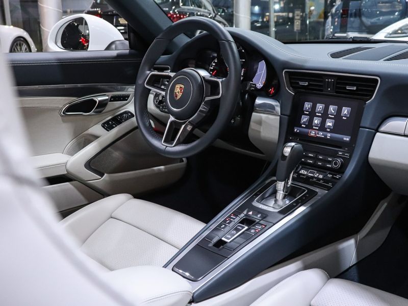 Porsche 911 3.0 24V H6 GASOLINA CARRERA CABRIOLET PDK 2017/2017 VIA BELLA VEÍCULOS ESPECIAIS CAXIAS DO SUL / Carros no Vale