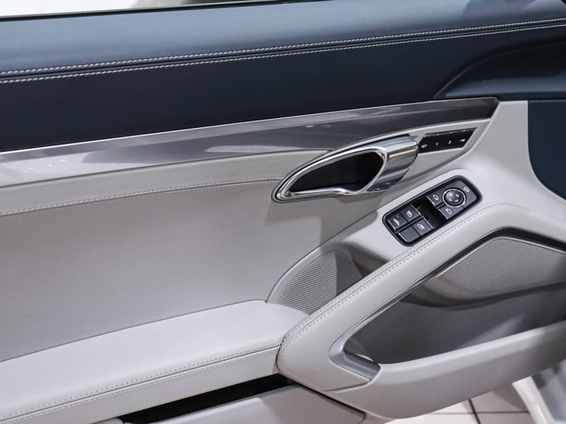 Porsche 911 3.0 24V H6 GASOLINA CARRERA CABRIOLET PDK 2017/2017 VIA BELLA VEÍCULOS ESPECIAIS CAXIAS DO SUL / Carros no Vale