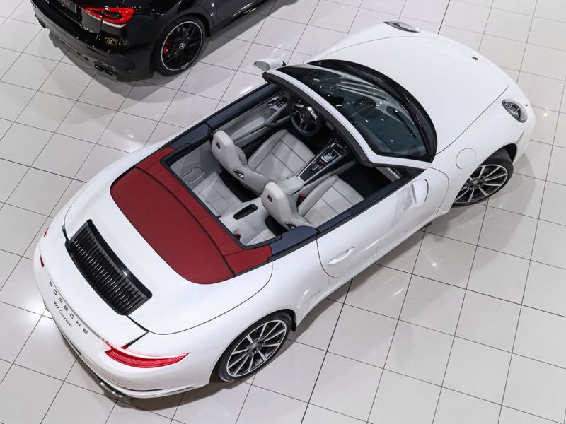 Porsche 911 3.0 24V H6 GASOLINA CARRERA CABRIOLET PDK 2017/2017 VIA BELLA VEÍCULOS ESPECIAIS CAXIAS DO SUL / Carros no Vale