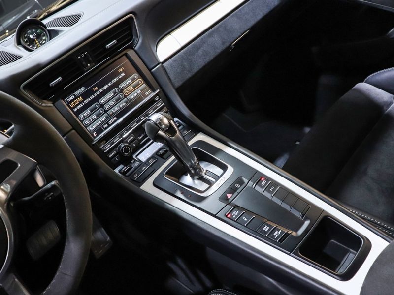 Porsche 911 3.8 GT3 6 CILINDROS 24V GASOLINA 2P AUTOMÁTICO 2014/2014 VIA BELLA VEÍCULOS ESPECIAIS CAXIAS DO SUL / Carros no Vale