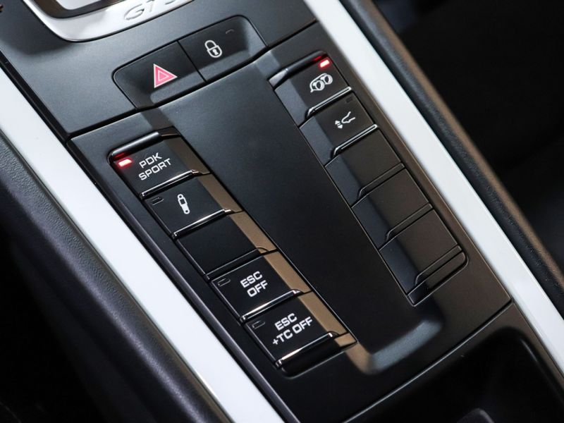 Porsche 911 3.8 GT3 6 CILINDROS 24V GASOLINA 2P AUTOMÁTICO 2014/2014 VIA BELLA VEÍCULOS ESPECIAIS CAXIAS DO SUL / Carros no Vale