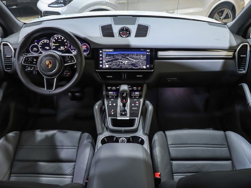 Porsche CAYENNE 3.0 V6 E-HYBRID PLATINUM EDITION AWD TIPTRONIC S 2022/2023 VIA BELLA VEÍCULOS ESPECIAIS CAXIAS DO SUL / Carros no Vale