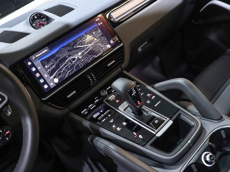 Porsche CAYENNE 3.0 V6 E-HYBRID PLATINUM EDITION AWD TIPTRONIC S 2022/2023 VIA BELLA VEÍCULOS ESPECIAIS CAXIAS DO SUL / Carros no Vale