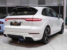 Porsche CAYENNE 3.0 V6 E-HYBRID PLATINUM EDITION AWD TIPTRONIC S 2022/2023 VIA BELLA VEÍCULOS ESPECIAIS CAXIAS DO SUL / Carros no Vale