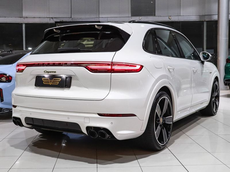 Porsche CAYENNE 3.0 V6 E-HYBRID PLATINUM EDITION AWD TIPTRONIC S 2022/2023 VIA BELLA VEÍCULOS ESPECIAIS CAXIAS DO SUL / Carros no Vale