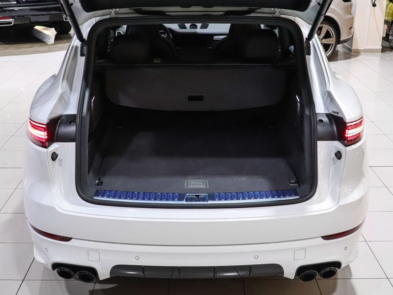 Porsche CAYENNE 3.0 V6 E-HYBRID PLATINUM EDITION AWD TIPTRONIC S 2022/2023 VIA BELLA VEÍCULOS ESPECIAIS CAXIAS DO SUL / Carros no Vale