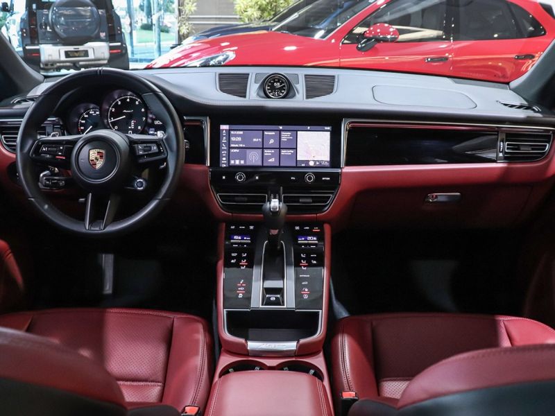 Porsche MACAN 2.0 TURBO GASOLINA T PDK 2022/2023 VIA BELLA VEÍCULOS ESPECIAIS CAXIAS DO SUL / Carros no Vale