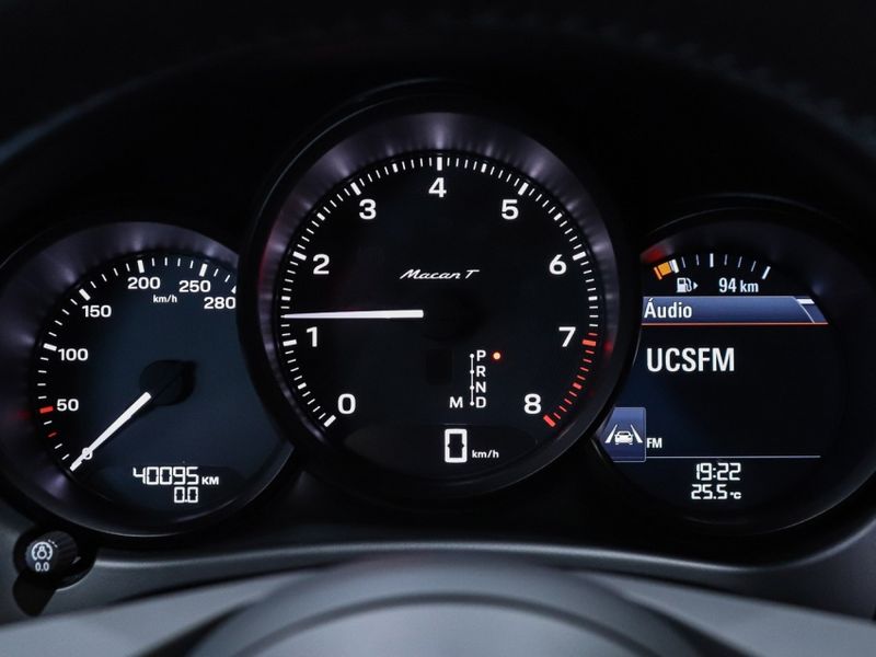 Porsche MACAN 2.0 TURBO GASOLINA T PDK 2022/2023 VIA BELLA VEÍCULOS ESPECIAIS CAXIAS DO SUL / Carros no Vale