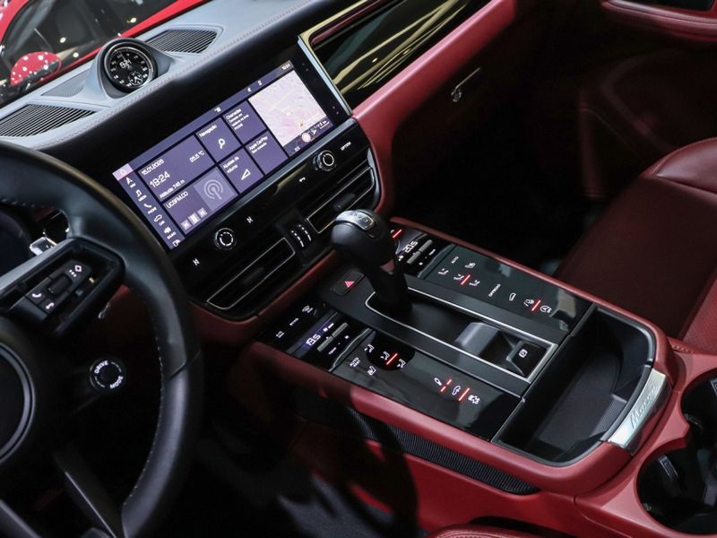 Porsche MACAN 2.0 TURBO GASOLINA T PDK 2022/2023 VIA BELLA VEÍCULOS ESPECIAIS CAXIAS DO SUL / Carros no Vale