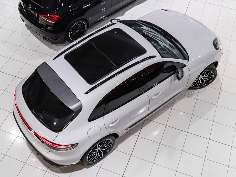 Porsche MACAN 2.0 TURBO GASOLINA T PDK 2022/2023 VIA BELLA VEÍCULOS ESPECIAIS CAXIAS DO SUL / Carros no Vale