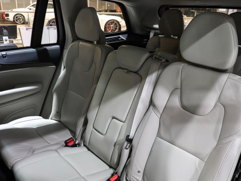 Volvo XC90 2.0 T8 RECHARGE ULTIMATE AWD GEARTRONIC 2022/2023 VIA BELLA VEÍCULOS ESPECIAIS CAXIAS DO SUL / Carros no Vale