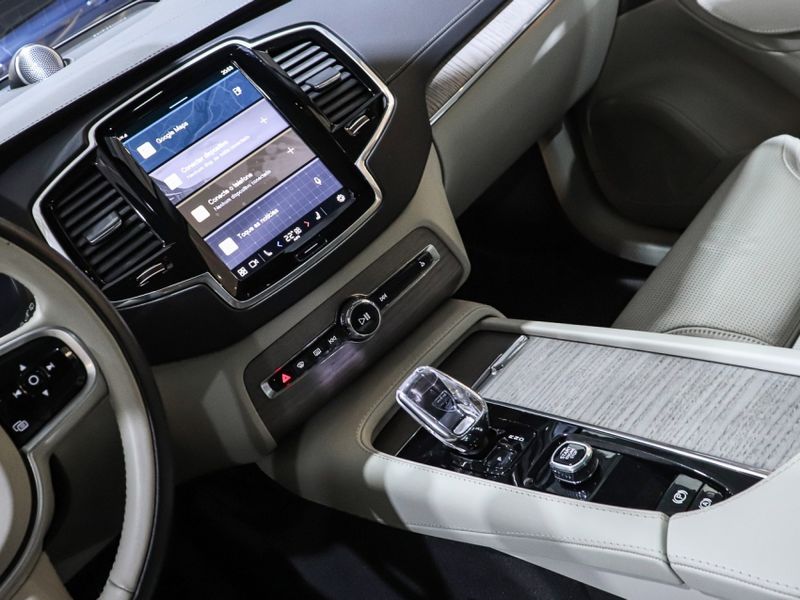 Volvo XC90 2.0 T8 RECHARGE ULTIMATE AWD GEARTRONIC 2022/2023 VIA BELLA VEÍCULOS ESPECIAIS CAXIAS DO SUL / Carros no Vale