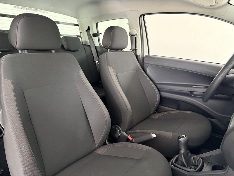 VOLKSWAGEN SAVEIRO ROBUST CD 1.6 2025 SÓ MOTOS E AUTOMÓVEIS SANTA CRUZ DO SUL / Carros no Vale