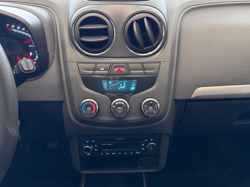 Chevrolet Chev Agile 1.4 Ltz 2013/2014 COVEL VEICULOS ENCANTADO / Carros no Vale