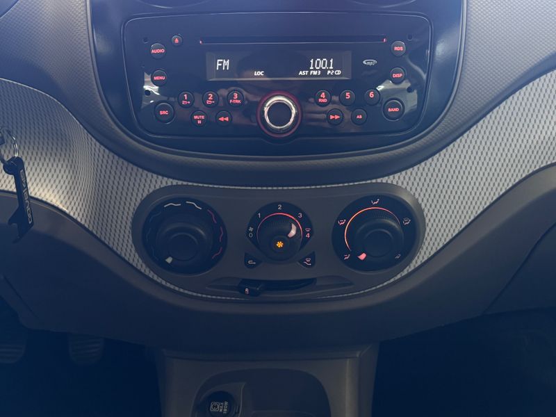 Fiat Palio Attractiv 1.0 2013/2014 COVEL VEICULOS ENCANTADO / Carros no Vale