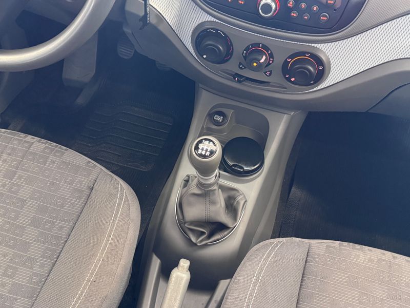 Fiat Palio Attractiv 1.0 2013/2014 COVEL VEICULOS ENCANTADO / Carros no Vale