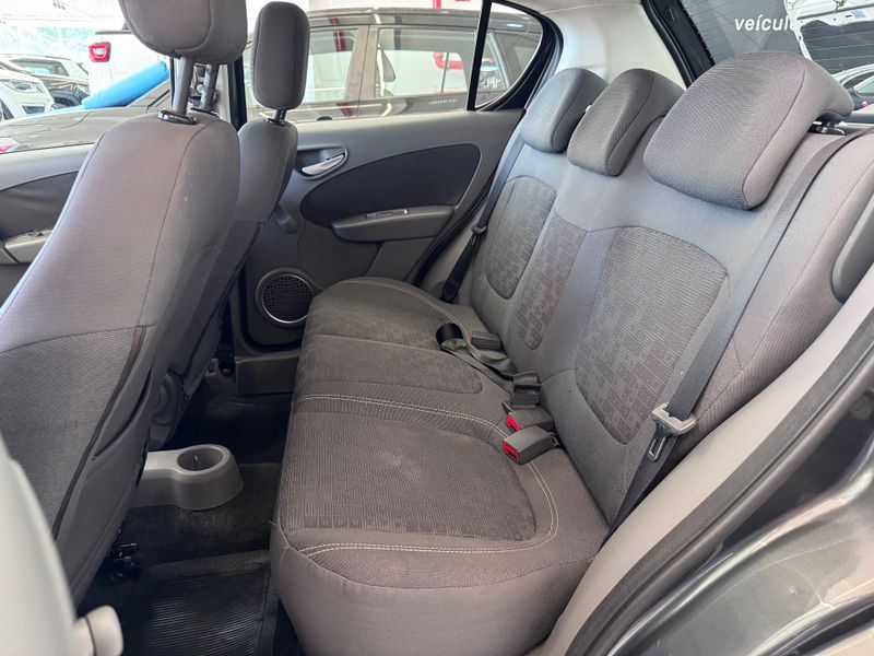 Fiat Palio Attractiv 1.0 2013/2014 COVEL VEICULOS ENCANTADO / Carros no Vale